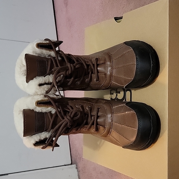 Ugg Butte ll CWR Boots - Picture 2 of 4